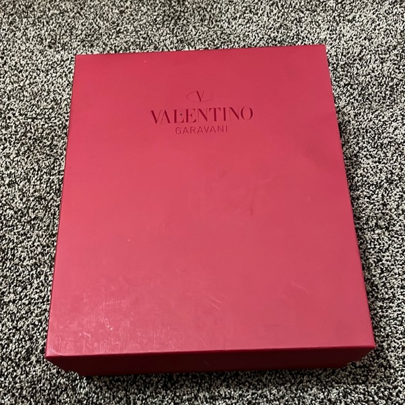 Valentino Nude Heels - Picture 1 of 3